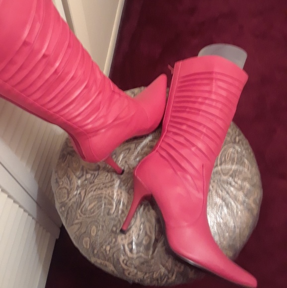 Mid Calf Heeled boots - Picture 2 of 2